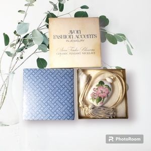 1977' Avon "Tender Blossoms" Ceramic Pendant Necklace